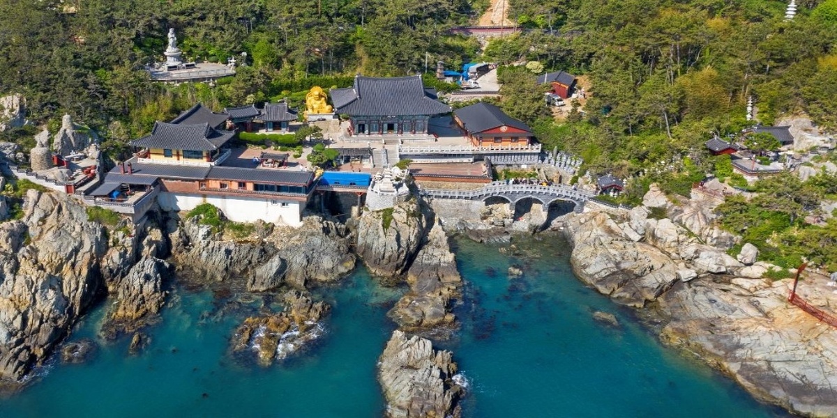 Haedong Yonggungsa Temple on the Busan coastline